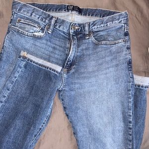 GAP denim , 33x32 , skinny no holes